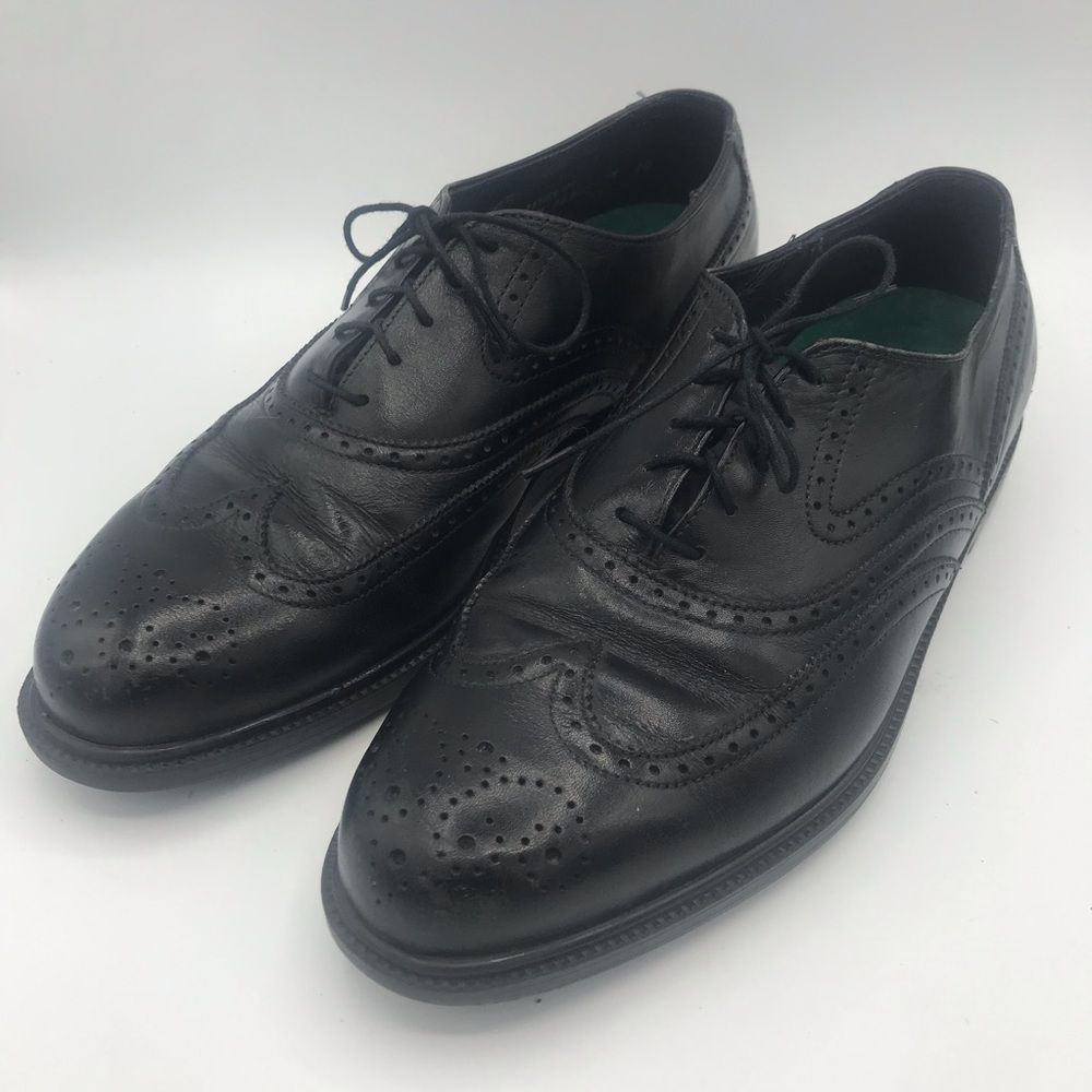 Hush Puppies Wingtips in Black size 10.5